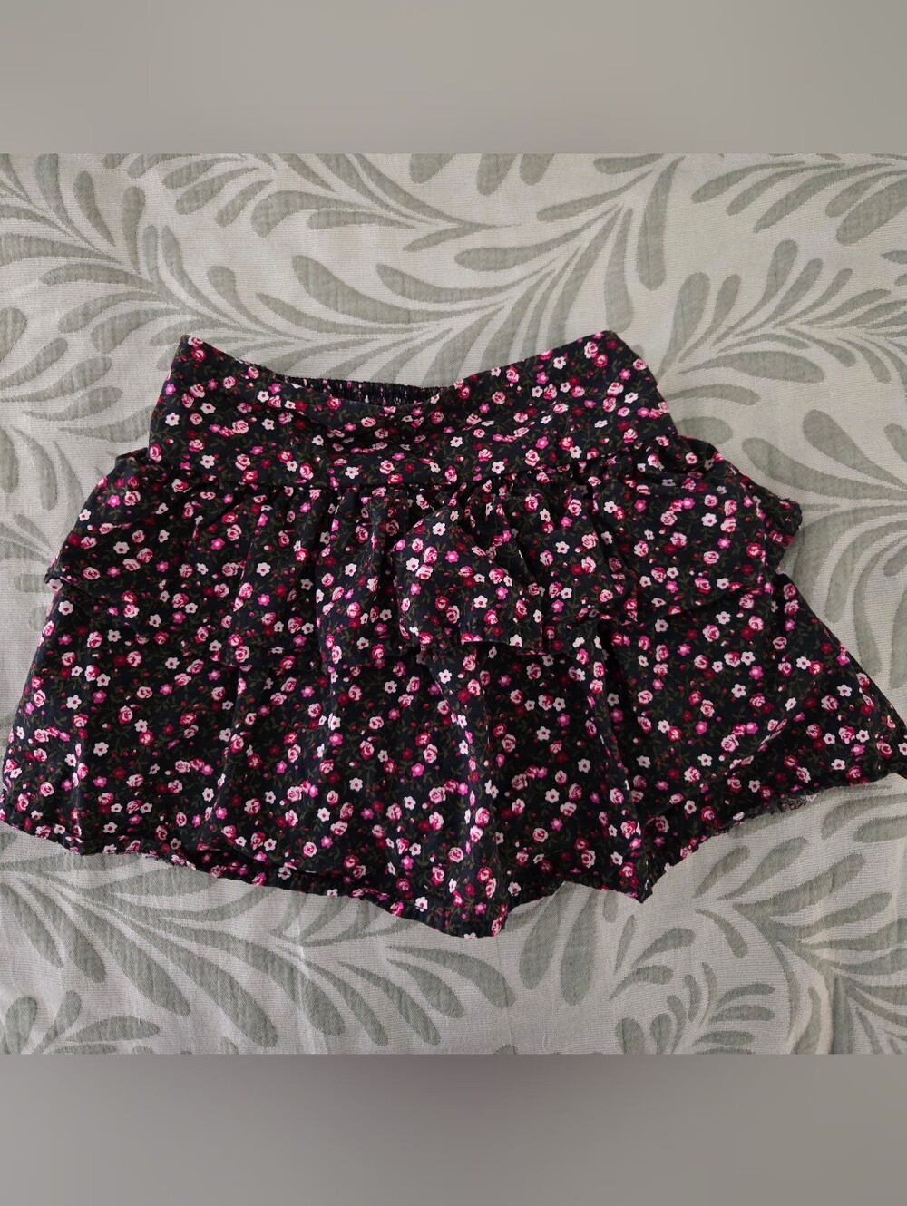 GAP Black Floral Ruffle Skort with Pink Flowers Size S(6/6x) Toddler